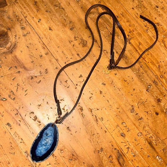 RARE TORY BURCH AGATE STONE decorative necklace on a leather adjustable cord - Picture 1 of 5